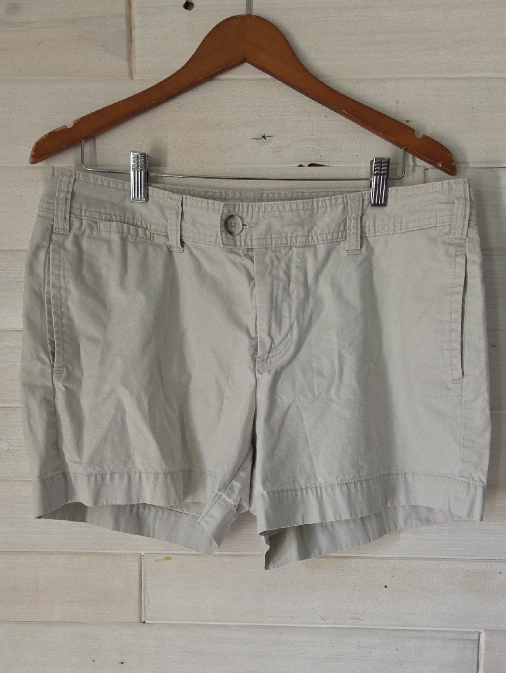 GAP Favorite Khaki Women's Sz 14 Mid Length Cotton Shorts